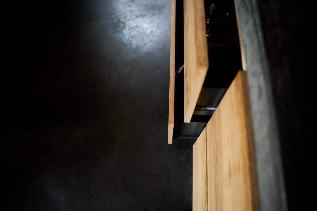 “Detailbeeld van keuken eiland waarin vakmanschap en maatwerk samenkomen