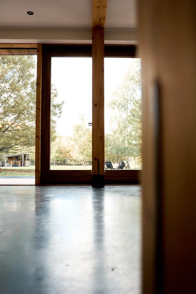 Maatwerk vliesgevel met glazen wand en veel daglicht gemaakt door van der Plaat Bouw en Interieur